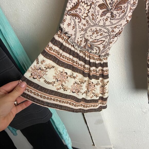 American Eagle Size S Off Shoulder Flared Sleeve Boho Top Neutral Brown Hippie - Picture 4 of 7